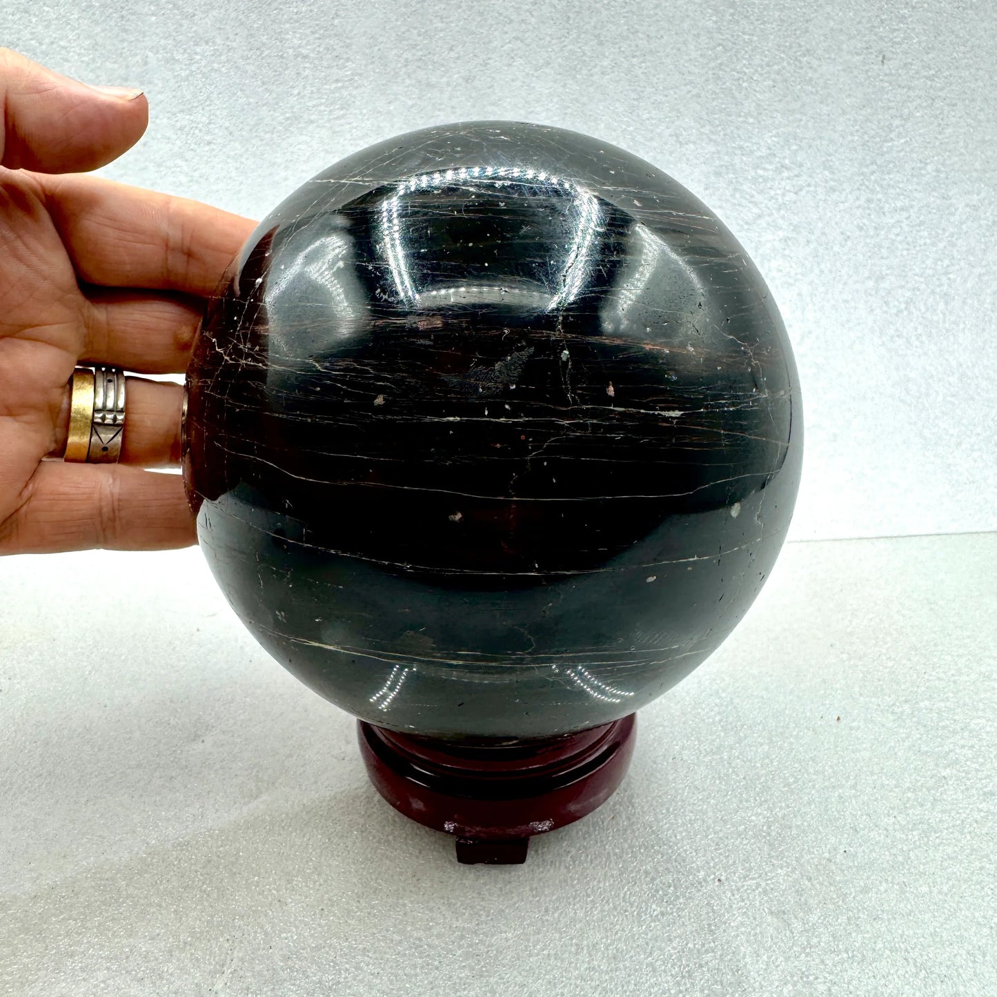 Turmalina negra esfera con hematita 12 cm. - MUNAY MINERALES MALLORCA