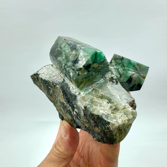 Esmeralda grupo en matriz 869 gr. - MUNAY MINERALES MALLORCA