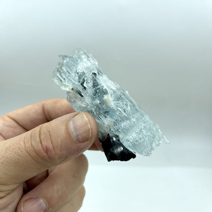 Aguamarina con turmalina negra