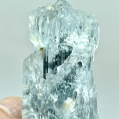 Aguamarina con turmalina negra
