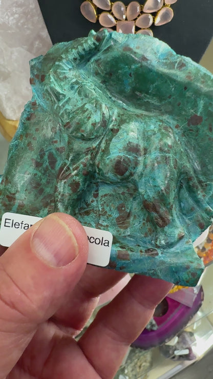 Crisocola elefante del Perú tallado a mano