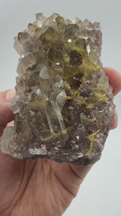 Cuarzo rutilado grupo con mica lepidolita