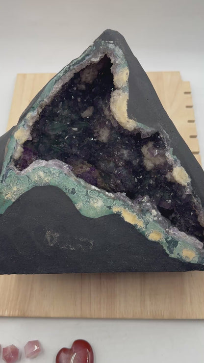 Geoda de amatista con prasiolita 6 kg.