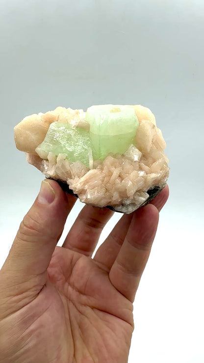 Apofilita verde con estilbita Munay Minerales Mallorca