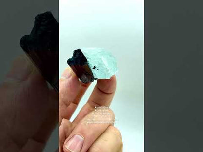 Aguamarina con turmalina negra