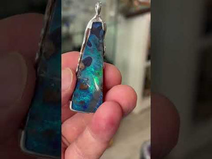 Opalo boulder colgante en plata de ley