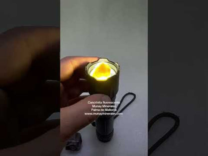 Cancrinita fluorescente de Canadá