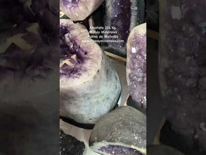Geoda de amatista completa 216 kg.