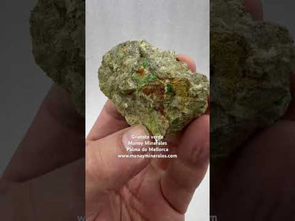 Grupo granate verde demantoide en matriz