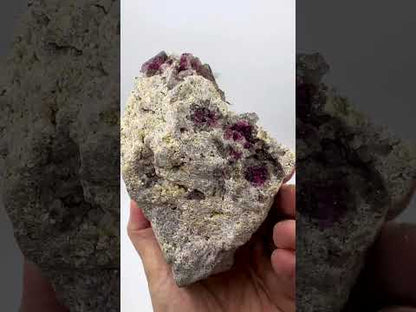 Turmalinas verdes rosas y sandía grupo en matriz con mica