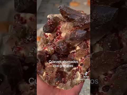 Cuarzo ahumado grupo con granates