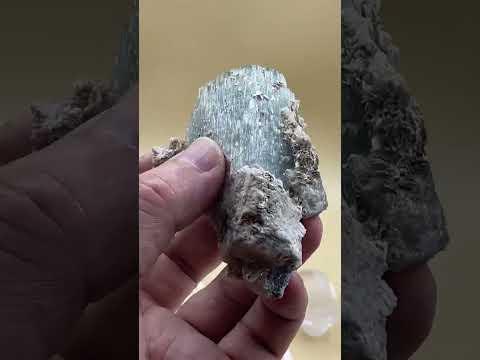 Aguamarina en matriz Munay Minerales Mallorca - Munay Minerales Palma de Mallorca Spain 