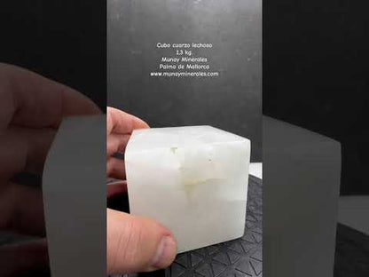 Cubo de cuarzo lechoso 1,3 kg.