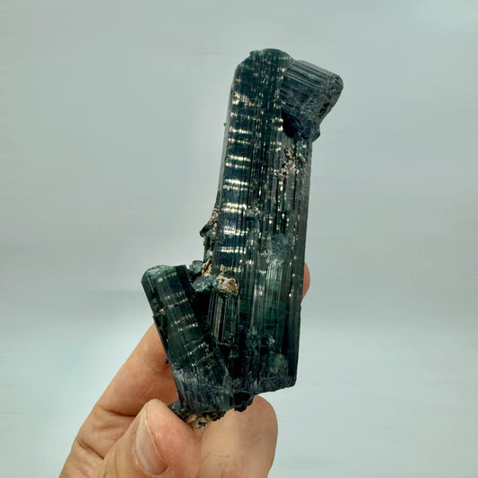 Turmalina azul y verde con mica - MUNAY MINERALES MALLORCA